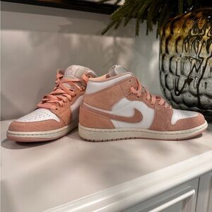 Nike Air Jordan 1 MID SE